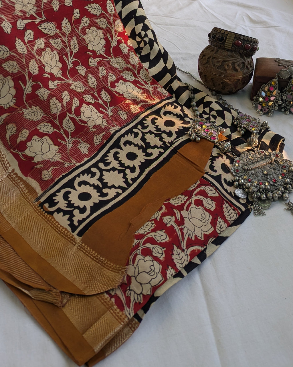 Maheswri Silk Sari with Blouse Piece (Liva Tag Sari)