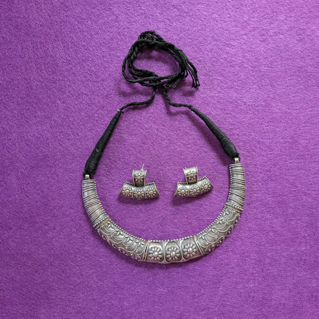 Choker Necklace with Earrings