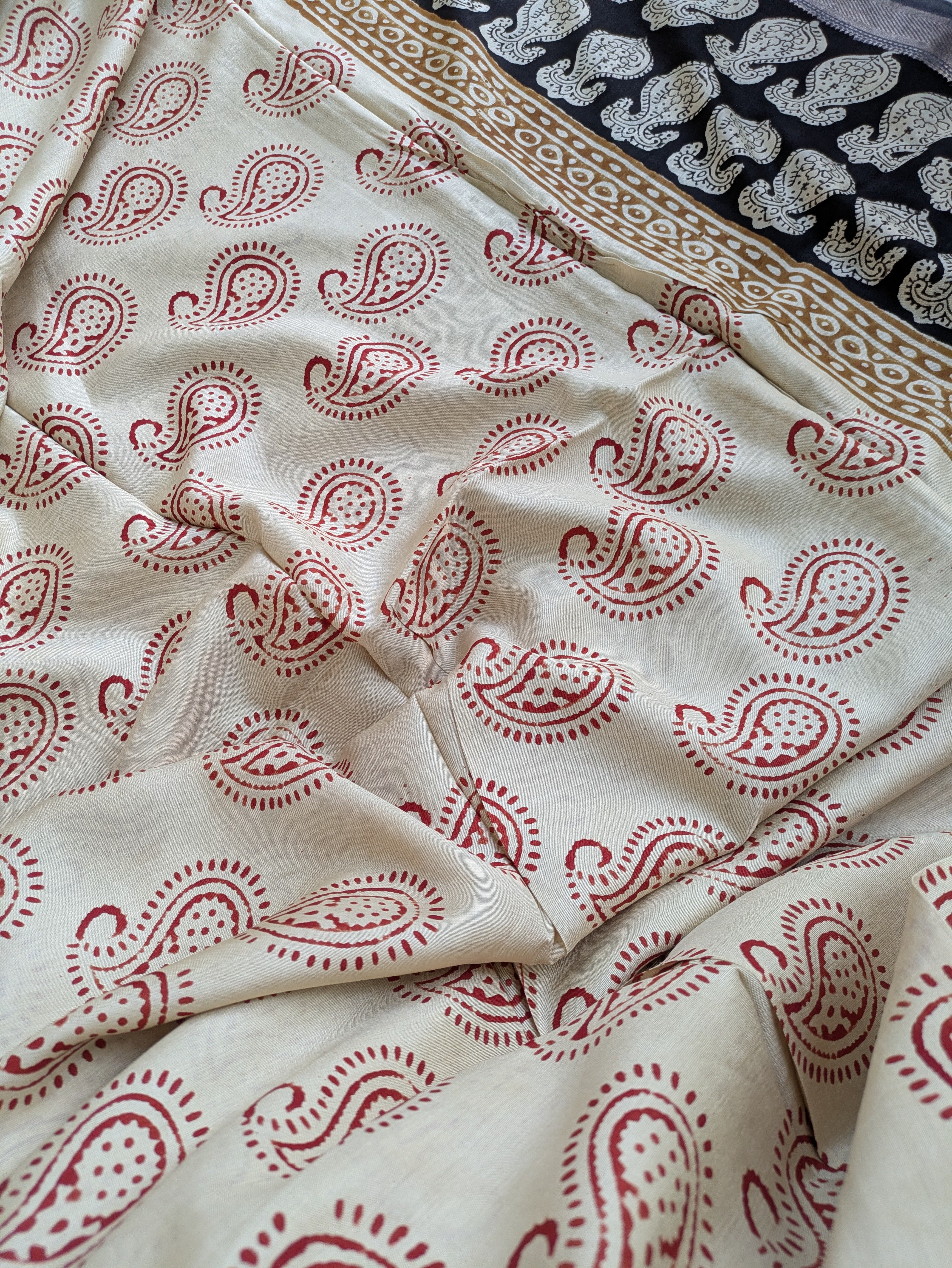 Maheswri Silk Sari with Blouse Piece (Liva Tag Sari)