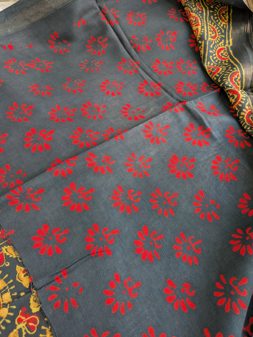 Maheswri Silk Sari with Blouse Piece (Liva Tag Sari)