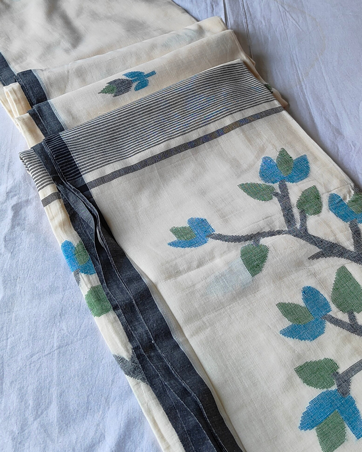 Phulia Handwoven Sari Off White