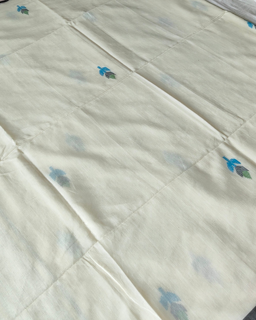 Phulia Handwoven Sari Off White