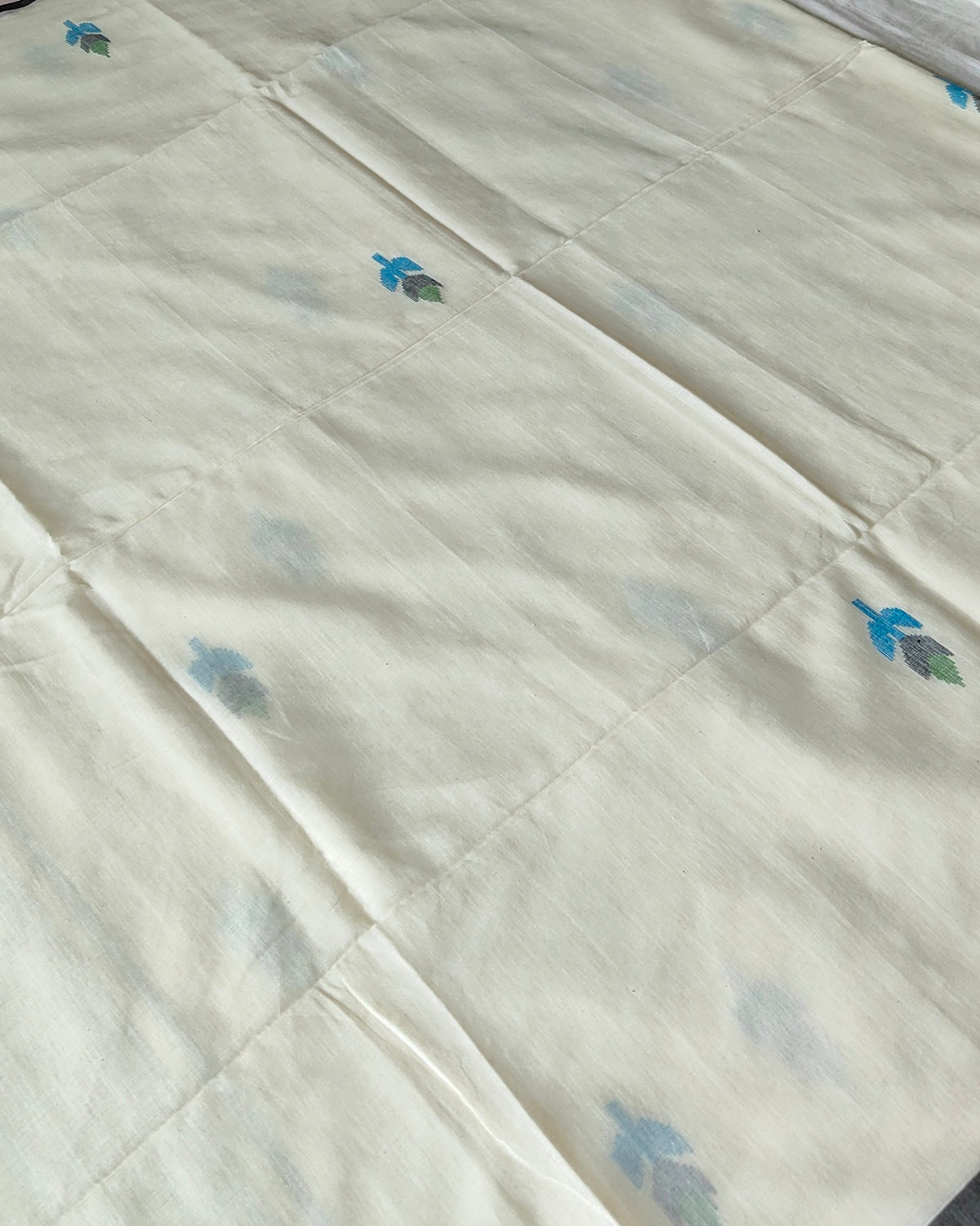 Phulia Handwoven Sari Off White