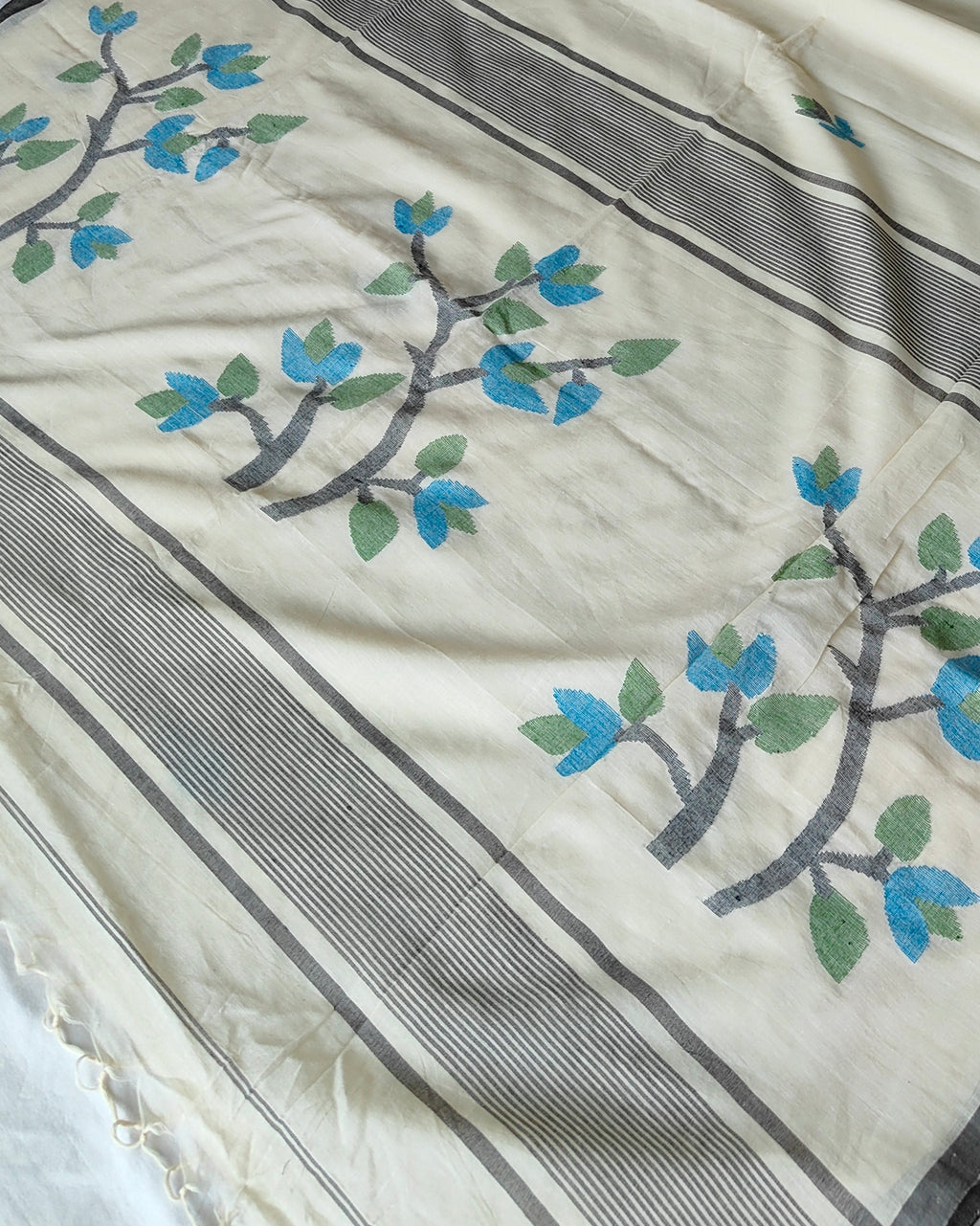 Phulia Handwoven Sari Off White