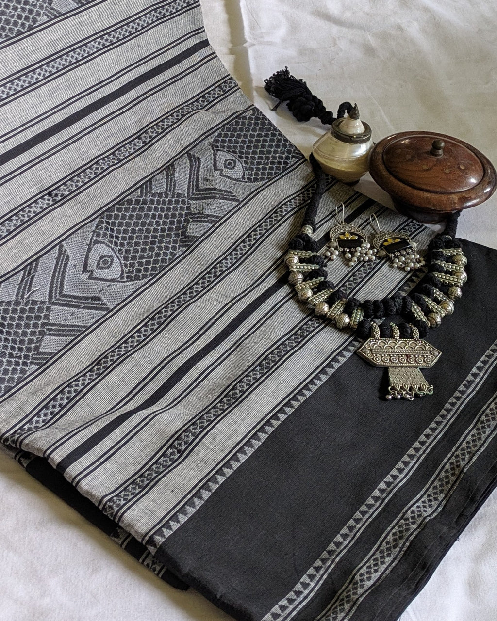 Dhonekhali Sari (No Blouse Piece)