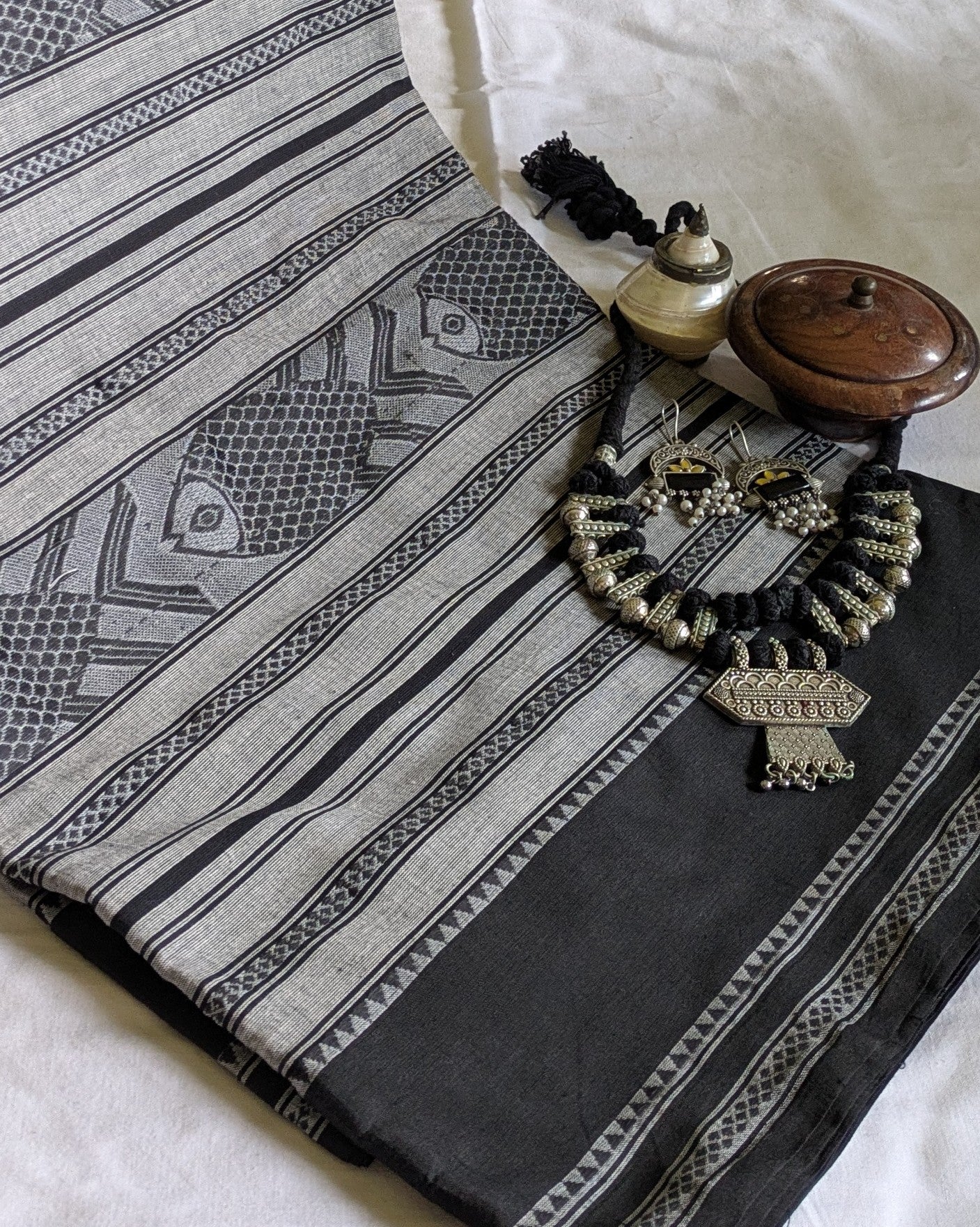 Dhonekhali Sari (No Blouse Piece)