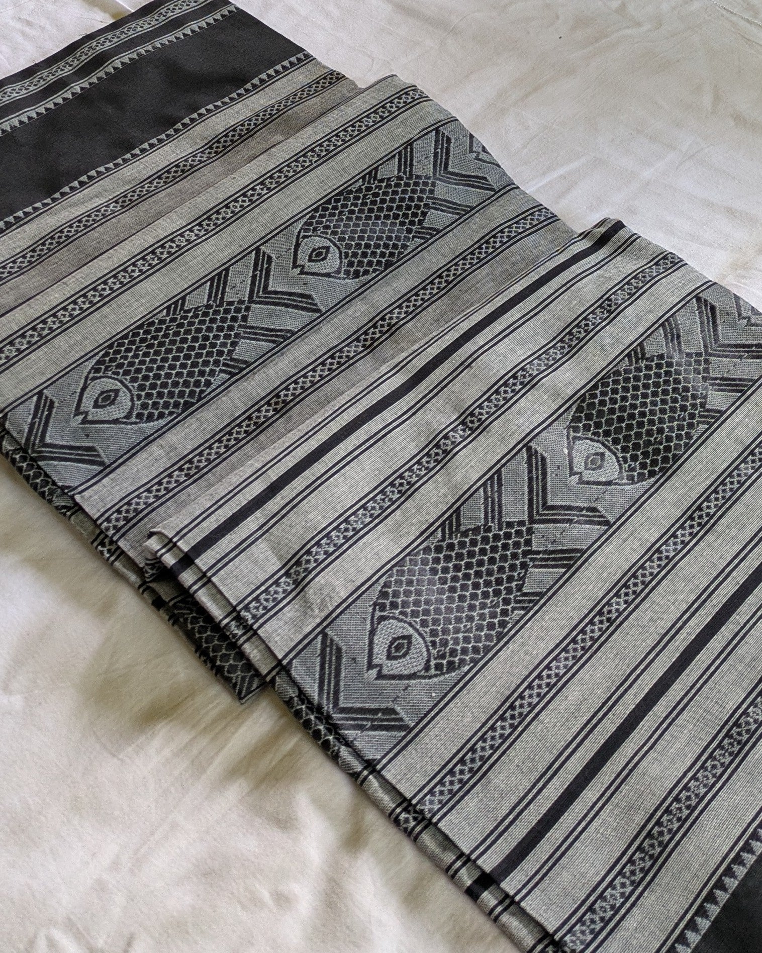 Dhonekhali Sari (No Blouse Piece)