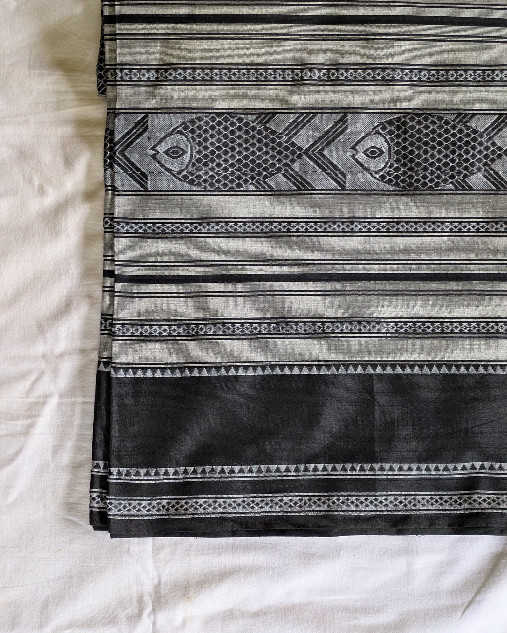 Dhonekhali Sari (No Blouse Piece)