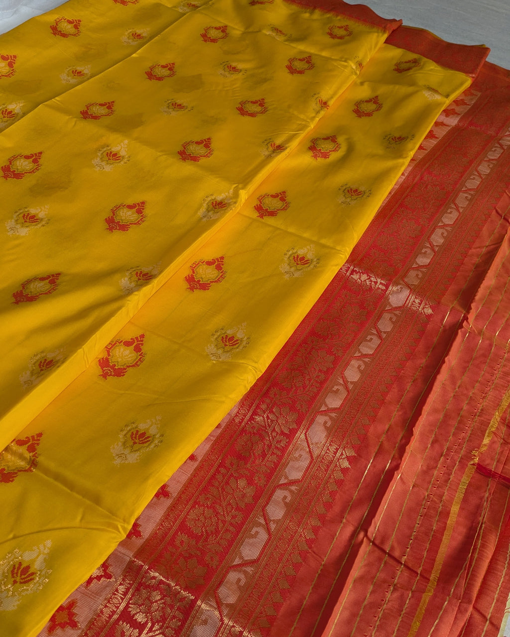 Pachampalli Ikkat Yellow Sari with Blouse Piece