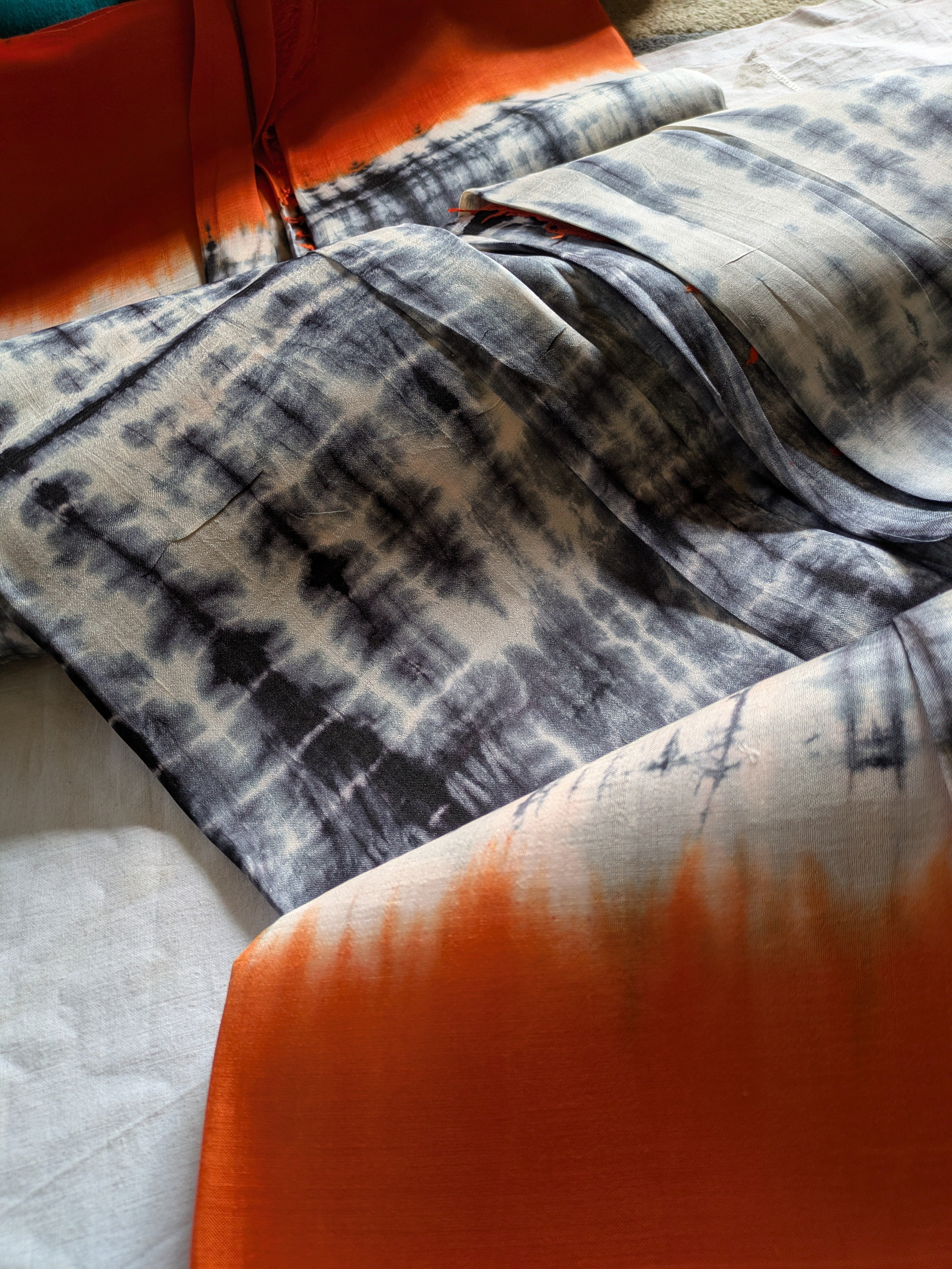 Bandhni Print Pure Silk with Blouse Piece