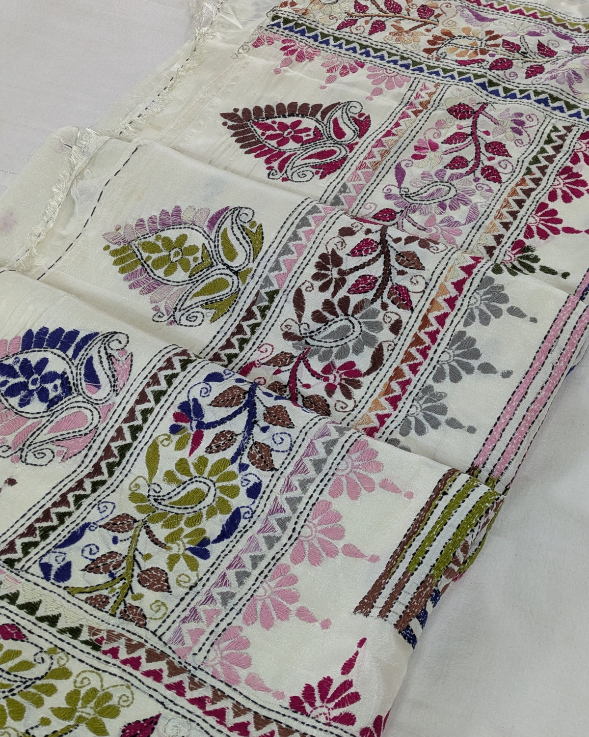 Kantha Stitch Sari with Blouse Piece White 2
