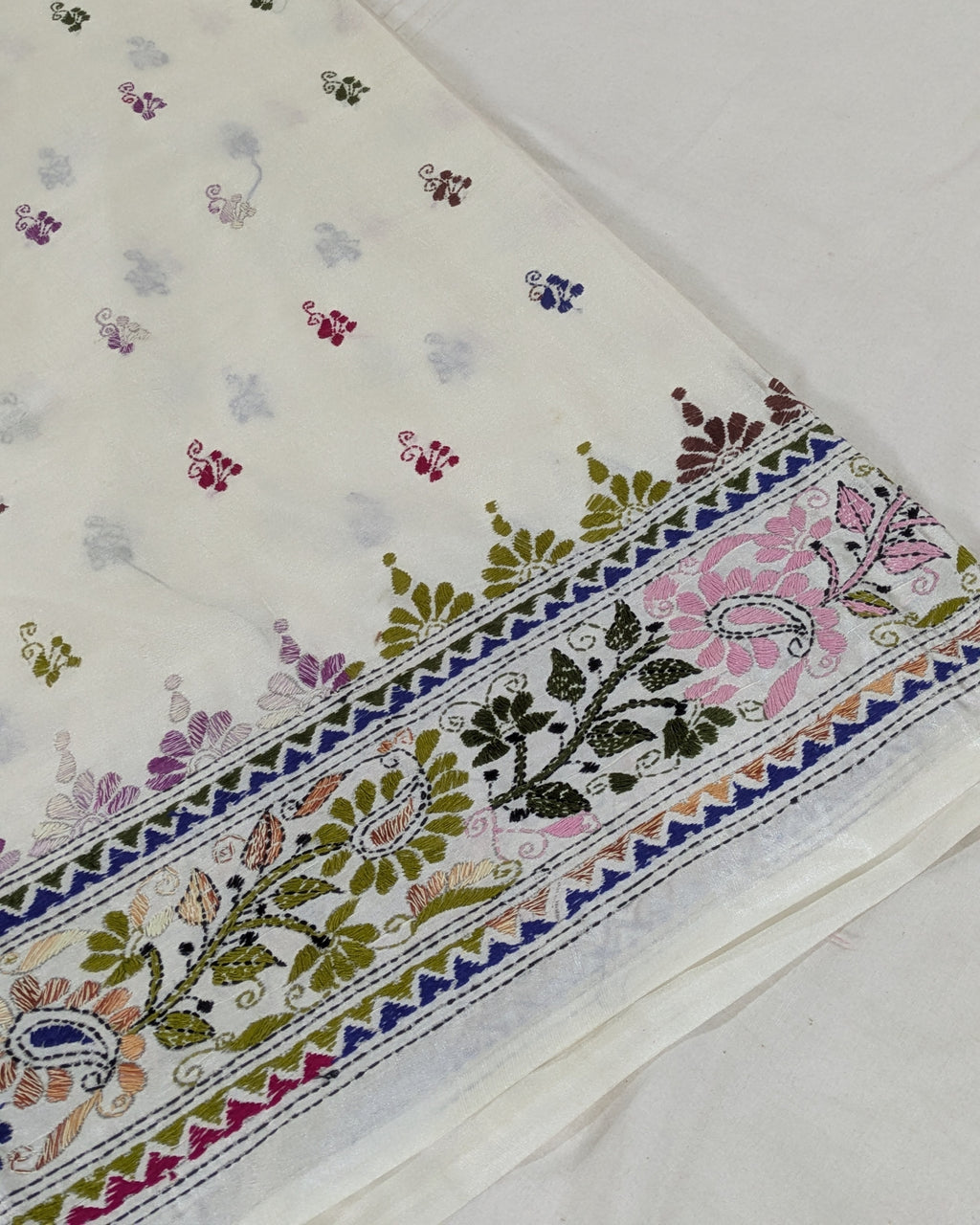 Kantha Stitch Sari with Blouse Piece White 2