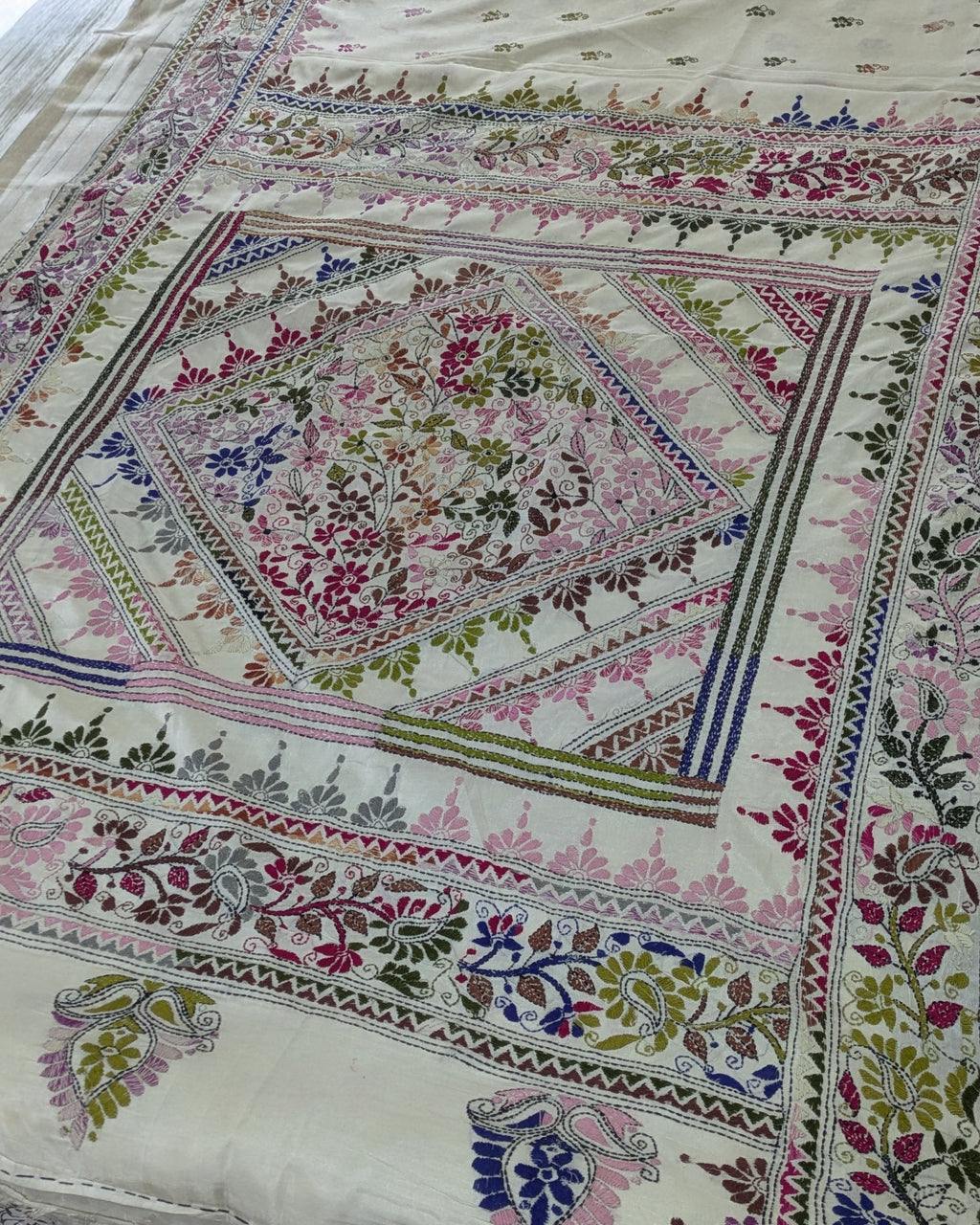 Kantha Stitch Sari with Blouse Piece White 2