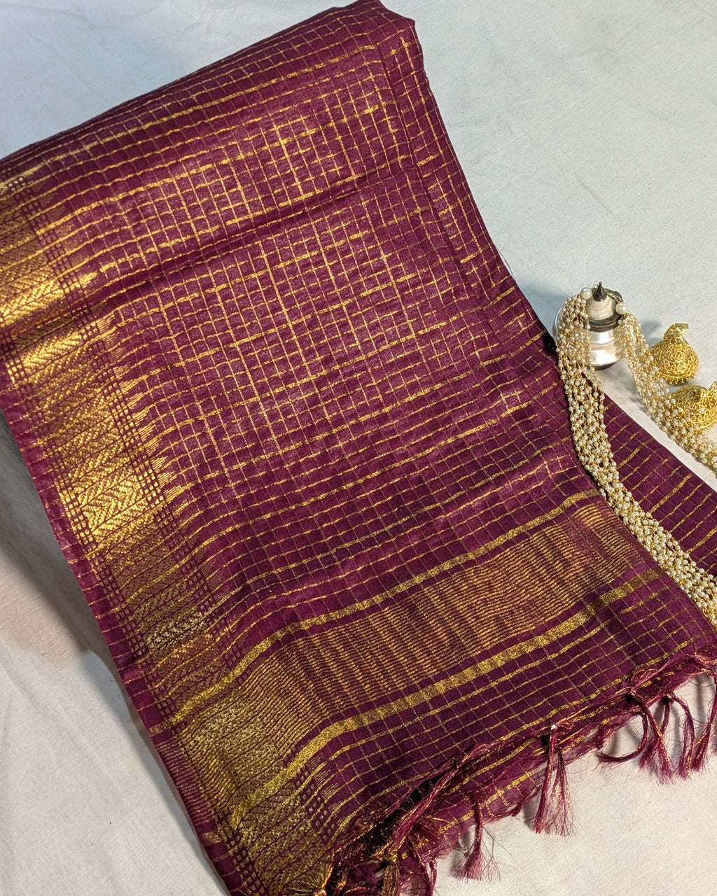 Stylish Check Sari with Blouse Piece Wine Colour