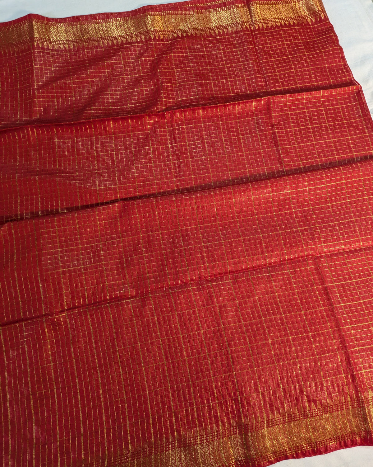 Stylish Check Sari with Blouse Piece Red