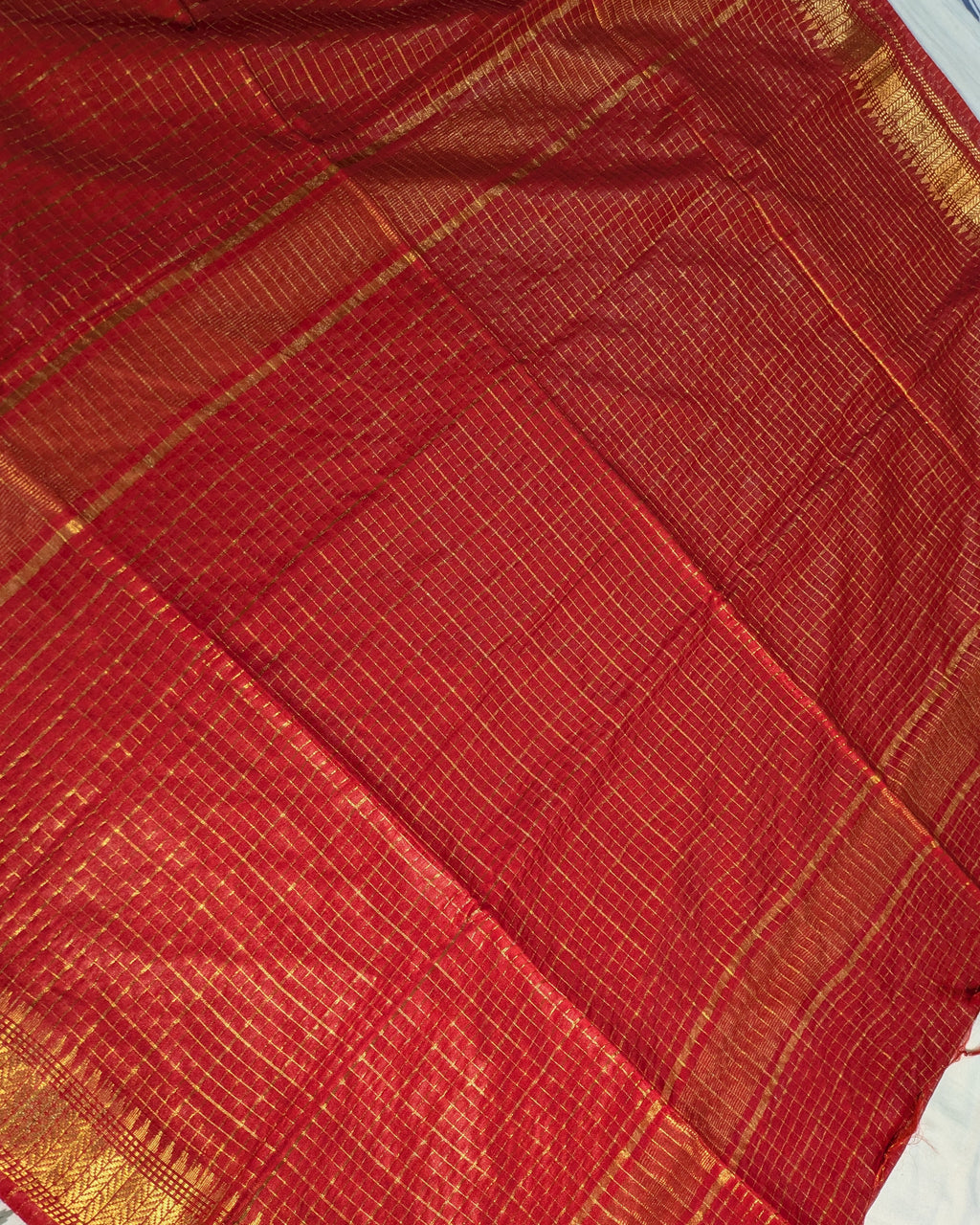 Stylish Check Sari with Blouse Piece Red