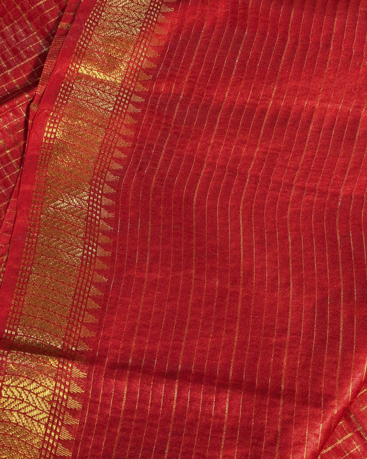 Stylish Check Sari with Blouse Piece Red