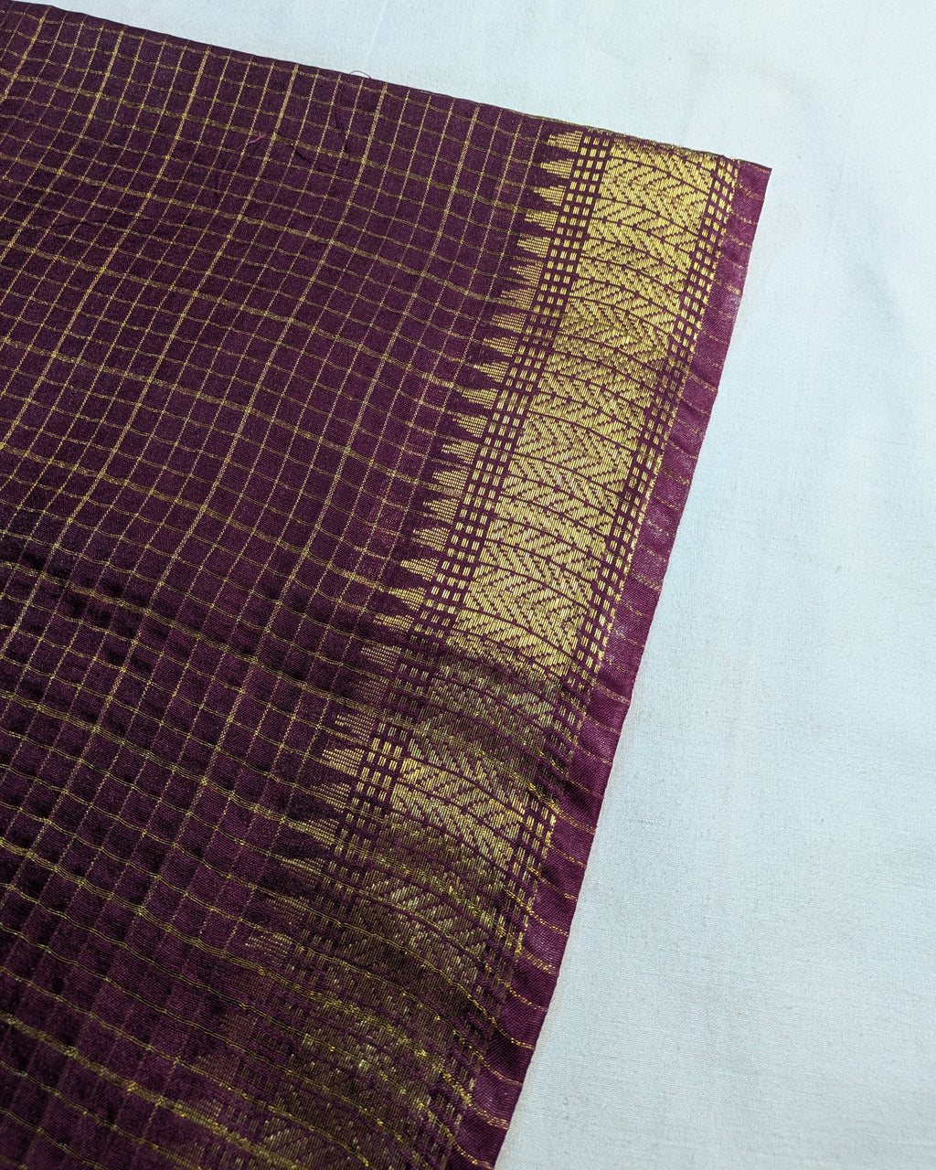 Stylish Check Sari with Blouse Piece Wine Colour
