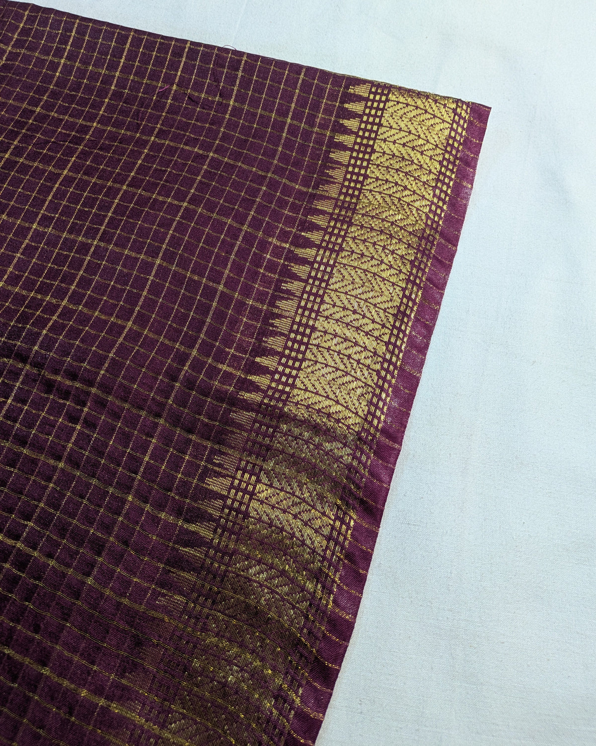 Stylish Check Sari with Blouse Piece Wine Colour