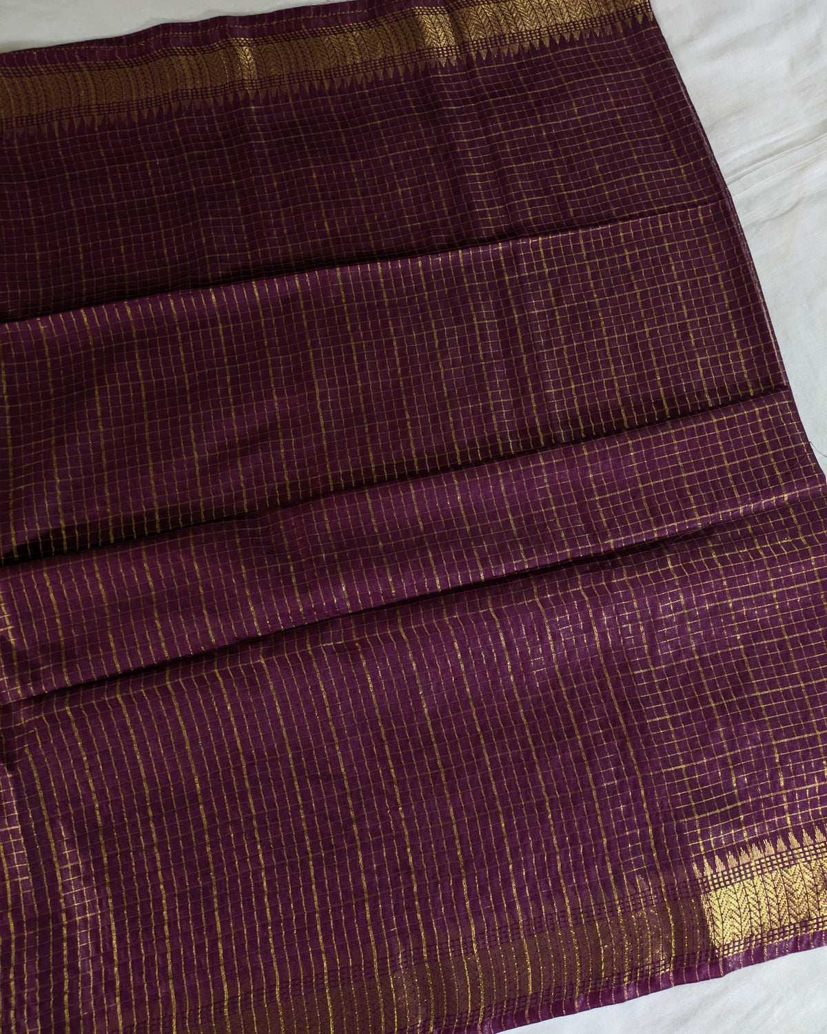 Stylish Check Sari with Blouse Piece Wine Colour