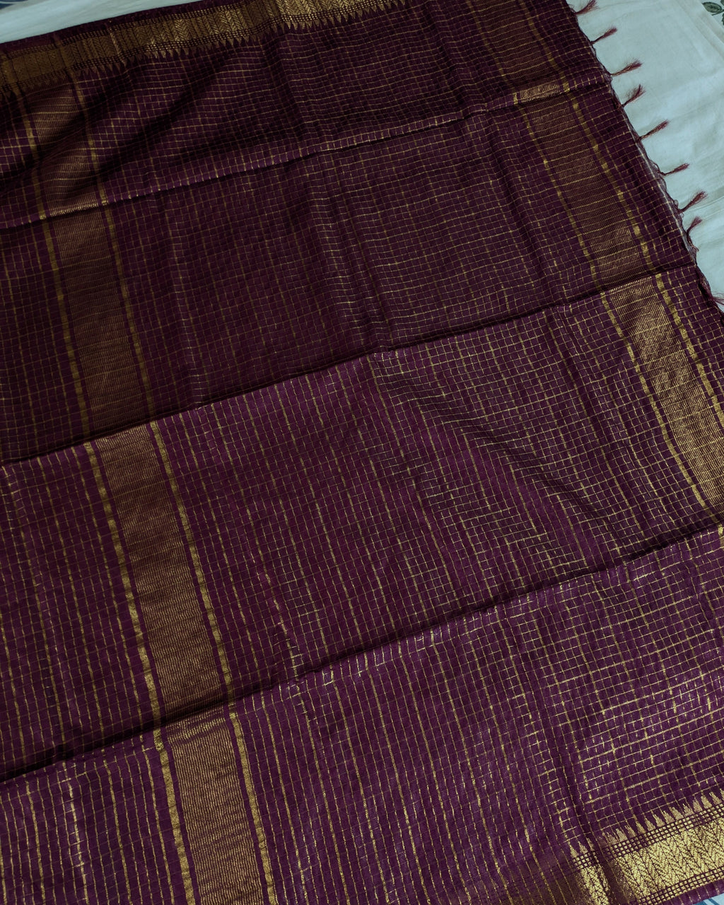 Stylish Check Sari with Blouse Piece Wine Colour