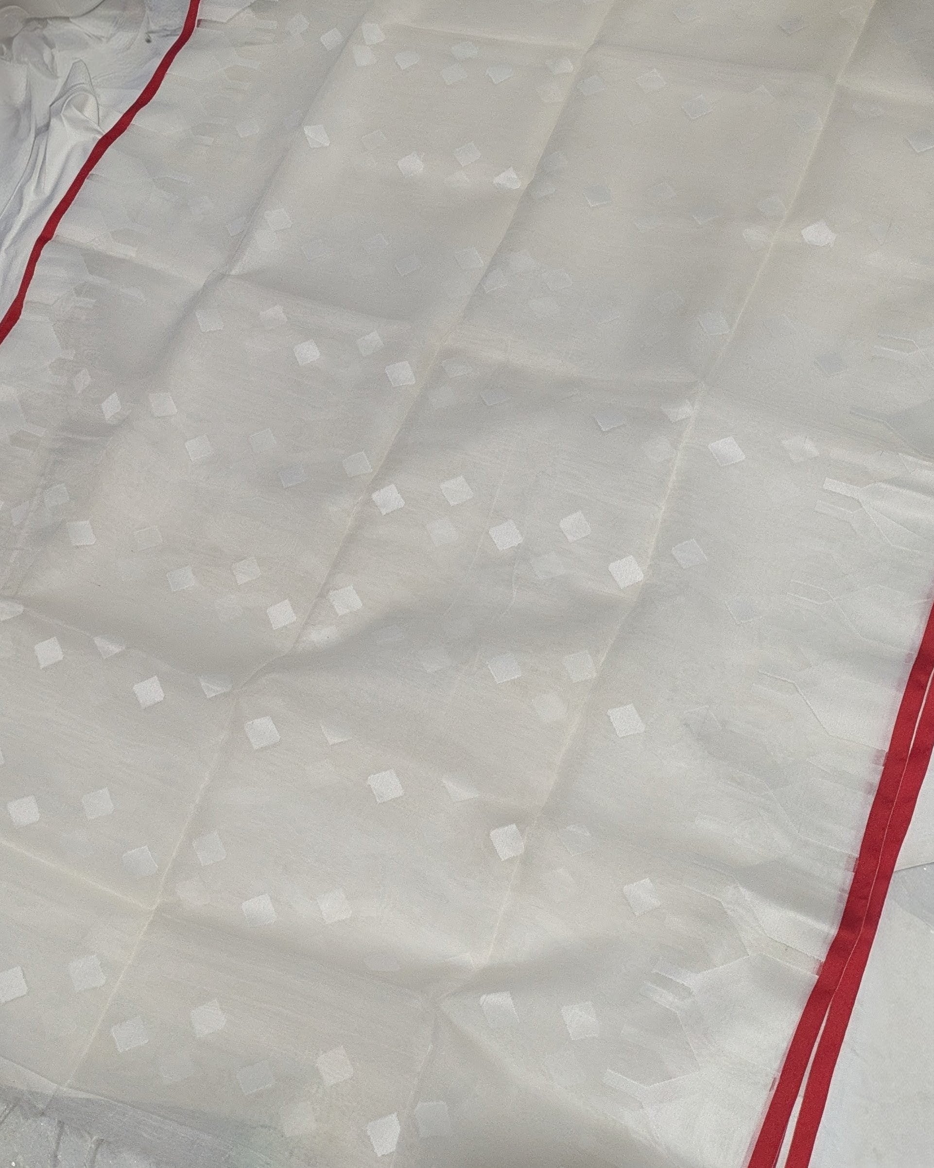 Resham Jamdani White Sari with Blouse Piece