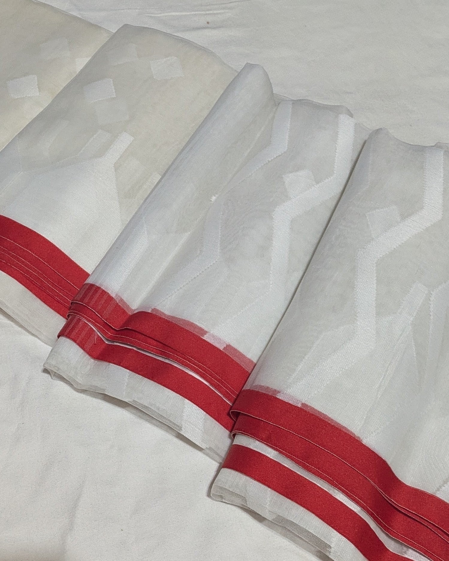 Resham Jamdani White Sari with Blouse Piece